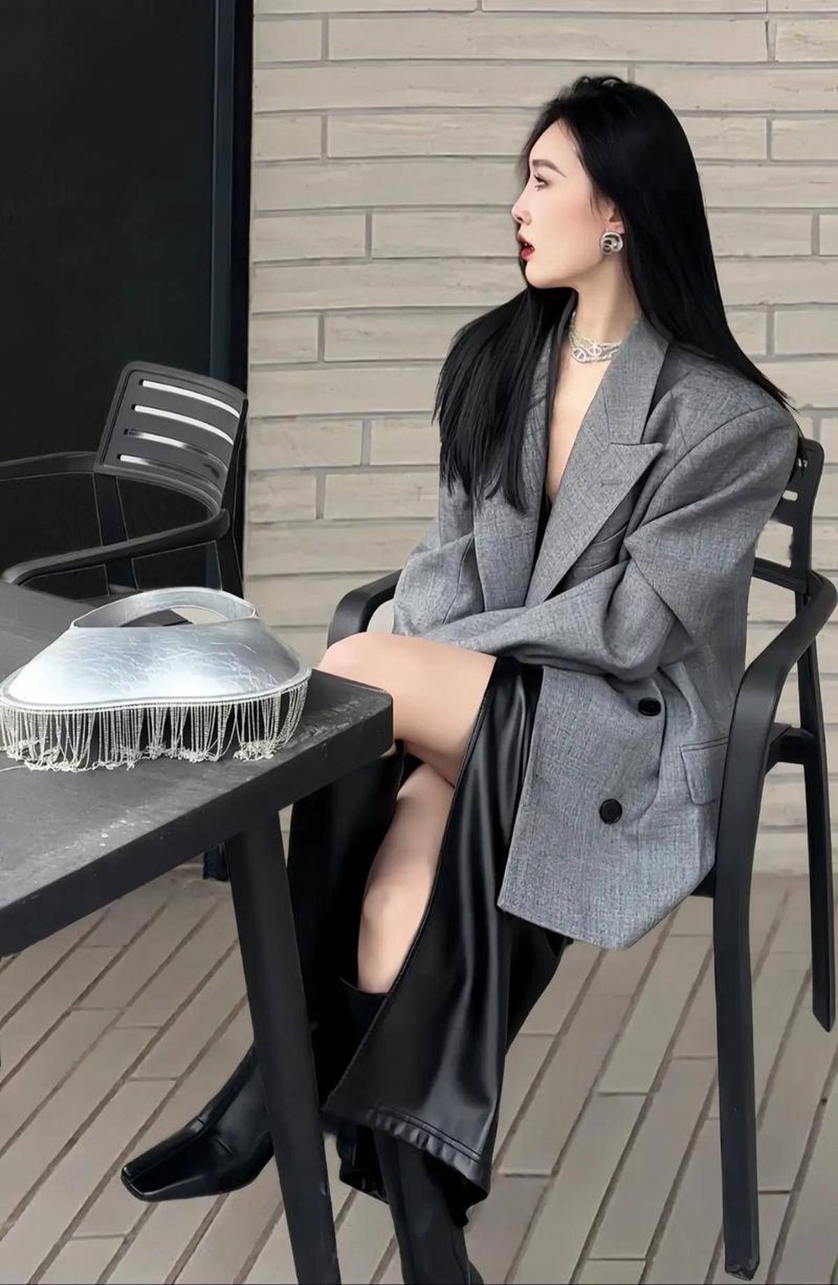 级气场全开高级又个性瓦力棋牌御姐穿搭再升(图1) 级气场全开高级又个性瓦力棋牌御姐穿搭再升(图1)